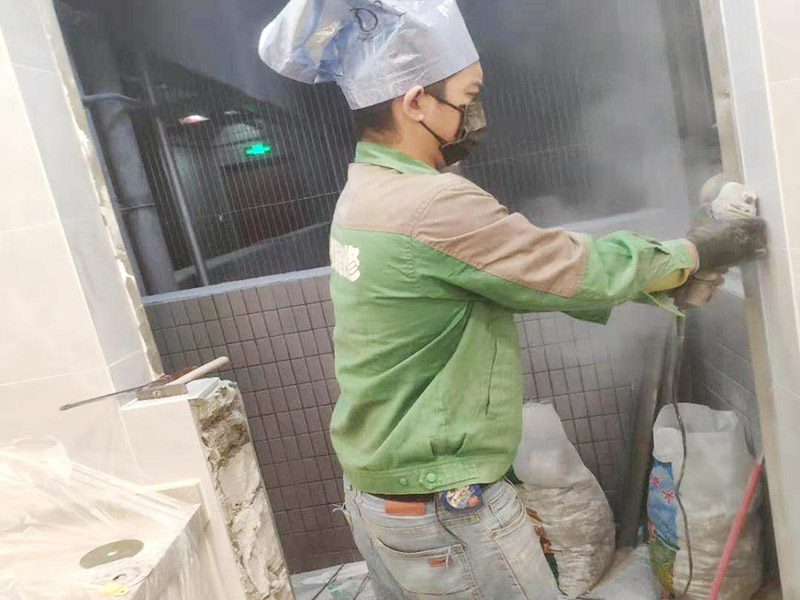 歡迎到久益一修了解新鄉(xiāng)市空調維修安裝加盟商地址、新鄉(xiāng)市空調維修師傅電話號碼；新鄉(xiāng)市久益一修裝修公司提供空調維修安裝上門服務，可以免費咨詢客服關于新鄉(xiāng)市空調維修報價、了解新鄉(xiāng)市空調維修方案有哪些、新鄉(xiāng)市空調維修實體店地址、預約新鄉(xiāng)市空調維修師傅上門等，新鄉(xiāng)市空調維修部技師電話；  久益一修新鄉(xiāng)市公司服務區(qū)域：衛(wèi)濱區(qū)、紅旗區(qū)、牧野區(qū)、鳳泉區(qū)六縣:新鄉(xiāng)縣、獲嘉縣、原陽縣、延津縣、封丘縣、長垣縣等；新鄉(xiāng)市優(yōu)秀的安裝師傅上門服務、不收取任何費用、先服務后付款、技術好的工人都在久益一修維修安裝平臺。  新鄉(xiāng)市久益一修空調維修部地址：久益一修新鄉(xiāng)市加盟商，新鄉(xiāng)市空調維修咨詢電話：4009922191；  新鄉(xiāng)市久益一修裝修公司提供：新鄉(xiāng)市裝修/設計/施工/翻新/改造、新鄉(xiāng)市舊房翻新、新鄉(xiāng)市廚衛(wèi)裝修、新鄉(xiāng)市房屋漏水處理、新鄉(xiāng)市墻面粉刷、新鄉(xiāng)市馬桶衛(wèi)浴維修、新鄉(xiāng)市開關插座維修、新鄉(xiāng)市門窗維修、新鄉(xiāng)市家具維修、新鄉(xiāng)市家電維修、新鄉(xiāng)市打孔安裝等服務；  新鄉(xiāng)市久益一修裝修工程公司：新鄉(xiāng)市空調維修師傅嚴格培訓合格后上崗，新鄉(xiāng)市市區(qū)提供免費上門，空調維修師傅重口碑守承諾，先服務后付款！