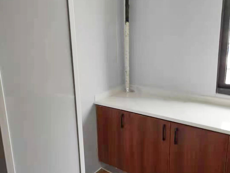 用了二十幾年的木桌子要翻新，用哪種家具維修噴漆方法可以搞定